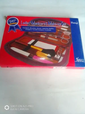 Ladies Maincure & Make-up Set